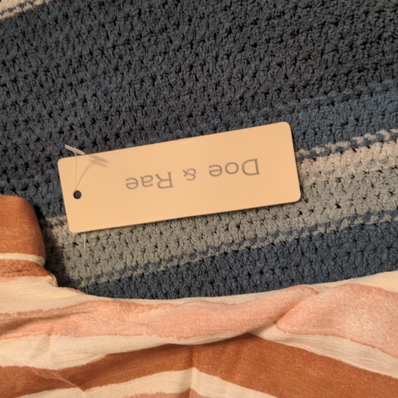 Doe & Rae Shirt Medium - Picture 2 of 4